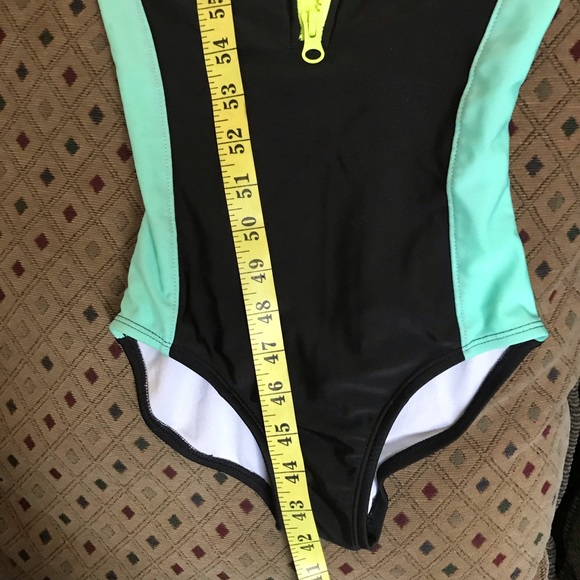 swimsuit size S. - Picture 3 of 6